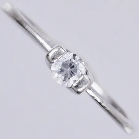 Ring med vit sten, 16½, bredd: ca 1-4mm, silver, 925/1000 Vikt: 1,3 g