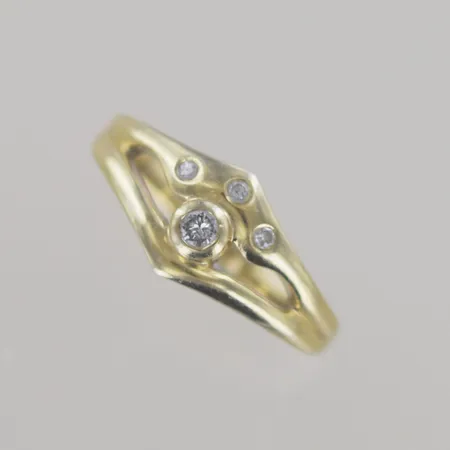 Ring med 3 + 1 briljanter, Ø 17,25 mm B 2-9mm, 14k Vikt: 3,6 g