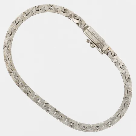 Armband, 18cm, något ojämn, silver Vikt: 7,7 g