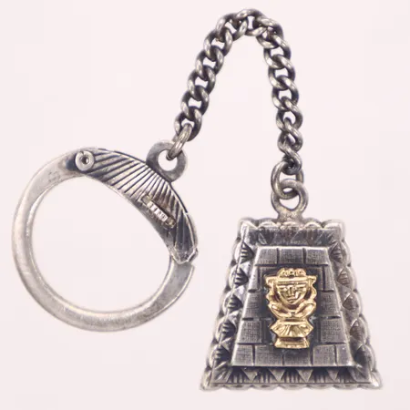 Nyckelring, längd 9cm, bredd 3,4-22,5mm, förgylld detalj, silver 900/1000 Vikt: 8,9 g