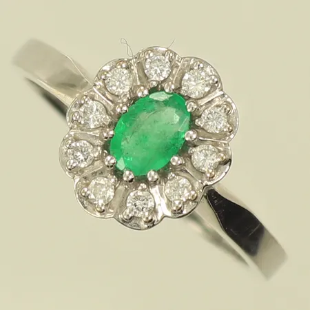 Carmoséring med grön sten och diamanter, totalt 10 x ca 0,02ct, bredd 2-10mm, 18K, 4,5g Vikt: 4,5 g