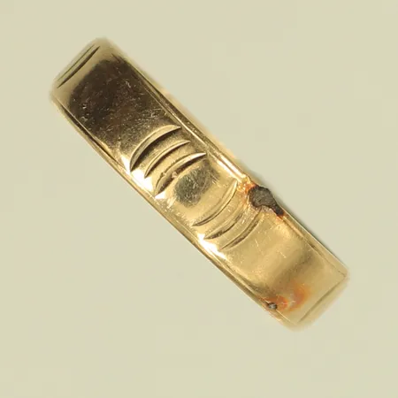 Ring stl 18¼ bredd 5 mm, skadad skena & graverad, 14K Vikt: 2,4 g