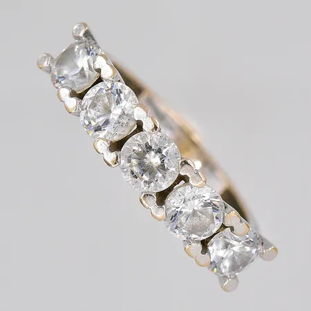 Ring, stl 17, vita stenar, bör omrodieras, ovandel bredd 5mm, ostämplad, 14K Vikt: 4,4 g