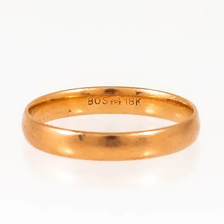 Graverad ring i 18K guld. Vikt: 3,2g.