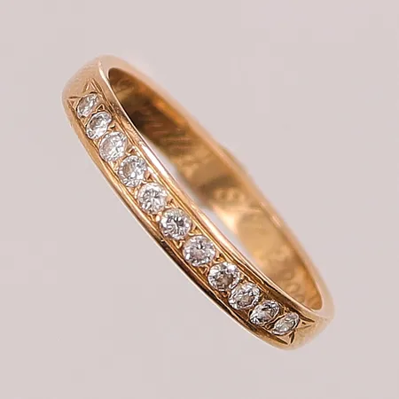 Ring, halvallians med diamanter 11 x ca. 0,02ct, Ø18, bredd: 3mm, gravyr, 18K, 2,5g.