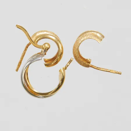 Diverse guld, defekta, 18K Vikt: 1,6 g