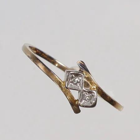 Ring med diamanter 2xca0,01ct stl 17 bredd 1-5mm, 18K Vikt: 1,2 g