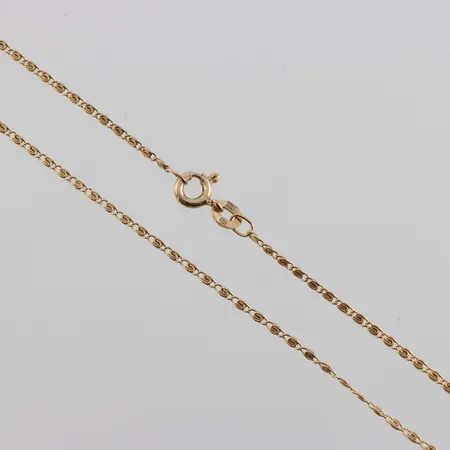 Kedja " Irrgång ", längd 44cm, bredd 1,3mm, 18k  Vikt: 2,7 g