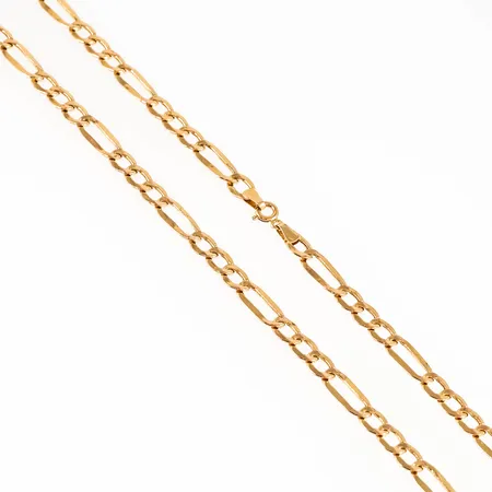 Kedja, ihålig figaro i 14K guld. Den är 50 cm lång, 5,5 mm bred och väger 7,1g. Springring. Små bucklor förekommer. 