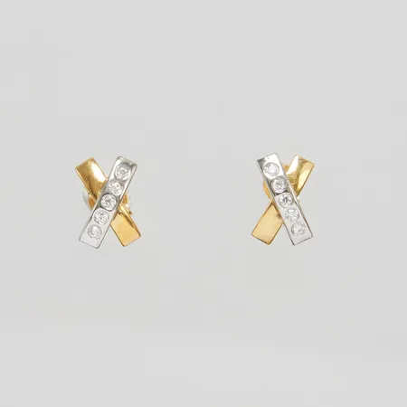 Ett par örhängen, vita stenar, ca 8x5mm, tvåfärgade, 18K Vikt: 0,4 g