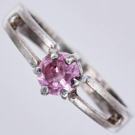 Ring med rosa sten, stl. 17, bredd: ca 3-6mm, silver, 925/1000 Vikt: 2,5 g
