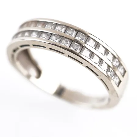 Ring m diamanter, stl 18(56), bredd 5mm, 18k Vikt: 4 g