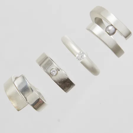 Fyra ringar, stl 15¾-16-16¼, bredd 3,5-11,5mm, Exign, 925/1000 silver Vikt: 31,9 g