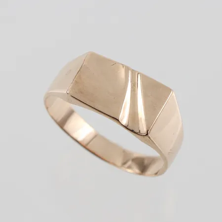 Klackring, Guldfynd, stl ca 21mm, bredd 3,6-9,1mm, 18k Vikt: 4,2 g