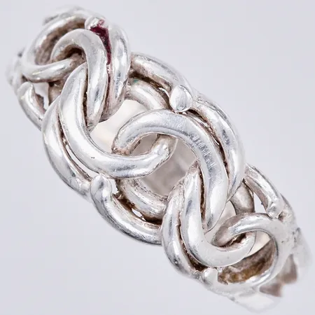 Ring Bismarck, stl: ca 18, bredd: ca 4-9mm, 925/1000 silver  Vikt: 3,8 g