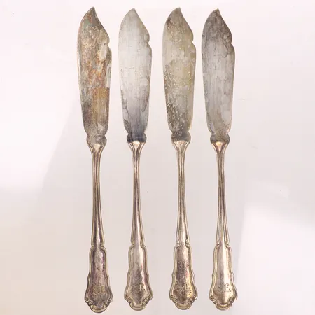 4 Fiskknivar, längd 21,5cm, gravyr, silver 800/1000 Vikt: 191,4 g