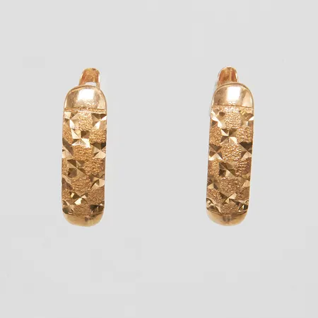 Ett par örhängen, längd ca 17,5mm, bredd 5mm, 14K Vikt: 2,2 g