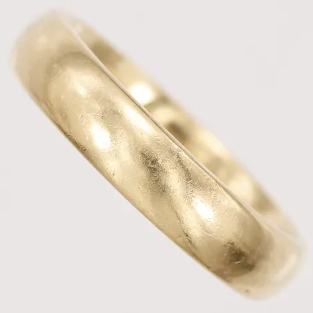 Ring, stl 19¾, bredd 5mm, gravyr, 18K  Vikt: 8,8 g