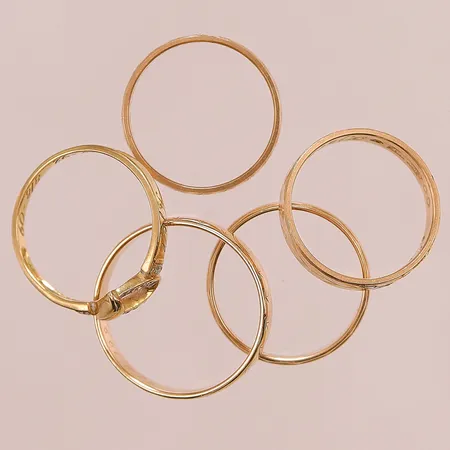 Ringar, 5 st, gravyr finns, 18K 18,2g.