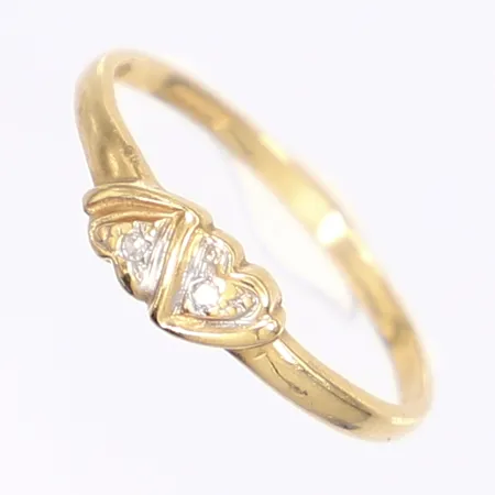 Ring med diamanter 2x ca 0,01ct, stl 17, bredd 1-4mm, något missformad skena, 18K Vikt: 0 g