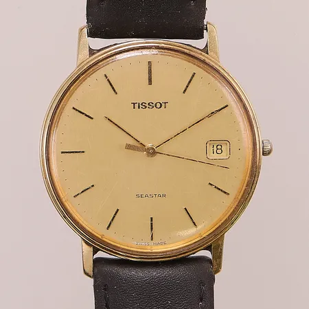 Herrur Tissot Quartz, går ej, slitet plexiglas, sliten krona, Ø33,6mm, graverad bakboett, 14K, läderband