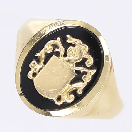 Klackring med svart sten och monogram, stl 20½, bredd 4-17mm, 18K  Vikt: 6,3 g
