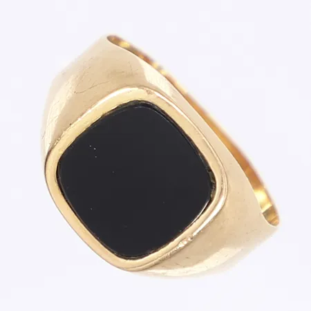 Klackring med onyx, stl 20½, bredd 4-13mm, 18K, bucklig skena Vikt: 4,2 g