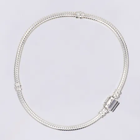 Armband för berlocker, Pandora Moments, 18cm, bredd 3mm, nära nyskick, silver 925/1000 Vikt: 13,3 g