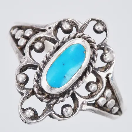 Ring med blå sten, stl: 16, bredd: ca 1-16mm, 925/1000 silver Vikt: 2,1 g