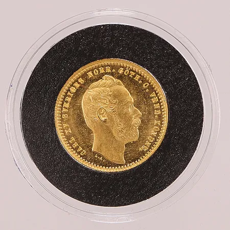 1 Dukat, Carl XV Sveriges Norr. Göth.O. Vend. Konung., Land Skall Med Lag Byggas, 1867, plastbox och träschatull, 23K 3,5g.