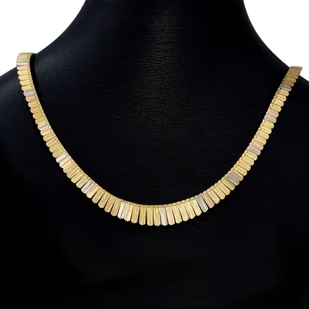 Collier, 18K guld, trefärgad modell, längd knäppt 42,5 cm, bredd 5,5 - 9,5 mm, fint skick Vikt: 29,4 g