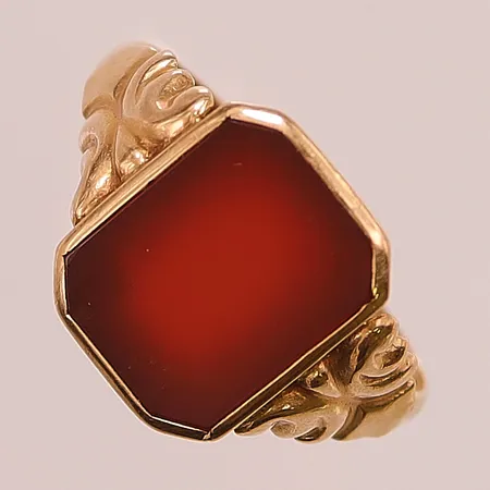 Klackring med karneol, 12x14,6mm, Ø20,25, 18K 3,8g.