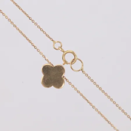 Kedja med integrerat hänge, längd 41,5cm, bredd 0,9-9,4mm, 18K. OBS! Ej märkesdesign.  Vikt: 1,7 g