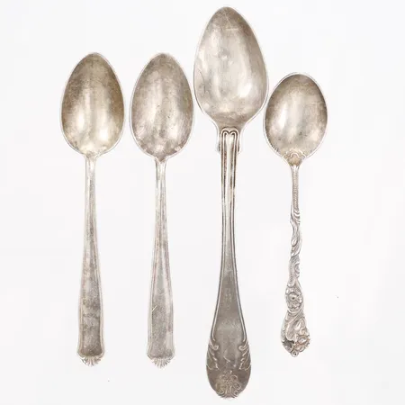 4 skedar i olika modeller och storlekar, buckliga, silver  Vikt: 45,5 g