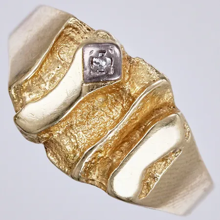 Ring med diamant 1x0,01ct, stl. 18¾, bredd: ca 3-12mm, 14K Vikt: 4,1 g
