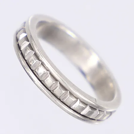 Ring, stl 18½, bredd 4,5mm, silver 925/1000 Vikt: 4,8 g