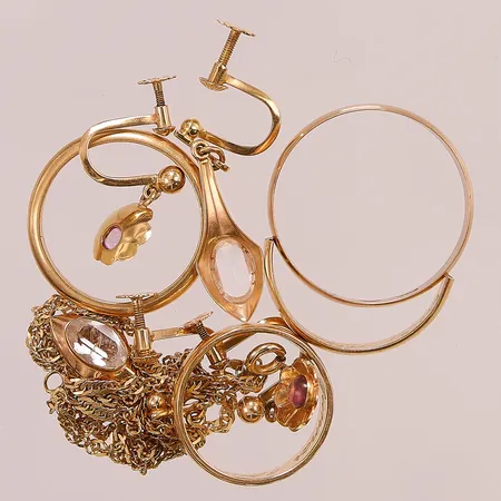 Guld diverse, graverat, skadat, 18K, 21,3g.