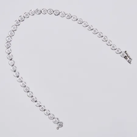 STÄMPLAS ABV Armband vitguld med vita stenar, längd: ca 19cm, bredd: ca 4mm, 8K, brvikt: 9,7g Vikt: 9,7 g