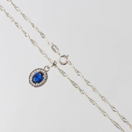 Collier med hänge, längd 45cm, bredd 1,5-10mm, silver 925/1000.  Vikt: 4,1 g