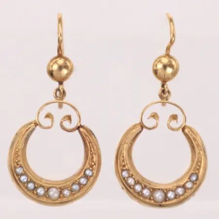 Ettpar örhängen med fröpärlor, 33x16mm, smärre bucklor, 18K Vikt: 4,6 g