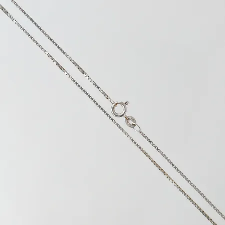 Kedja Venezia, längd 45cm, bredd 1mm, vitguld 18K.  Vikt: 4 g