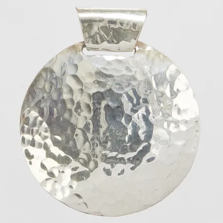 Hänge, hamrad dekor, längd ca 48mm, bredd 42mm, Exign, 925/1000 silver Vikt: 16 g