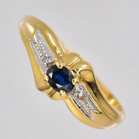 Ring, stl 17¾, defekt, en sten saknas, 18K Vikt: 2,4 g