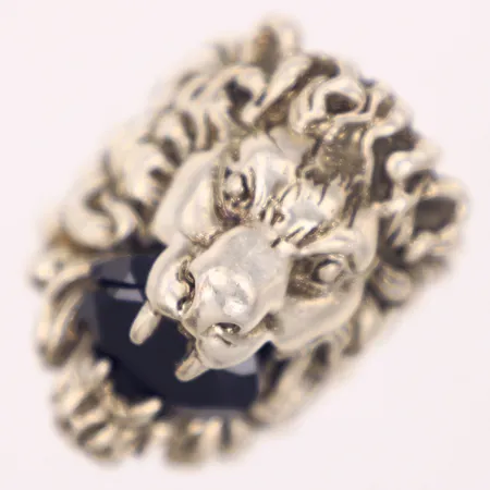 Ring, Gucci Bloom, lejon med svart Swarovski-sten, spricka, stl 17¾, stämplad 16, bredd 31mm, repor, vitmetall, originalask