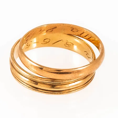 Graverat guld i 18K. Vikt: 9,4g. 