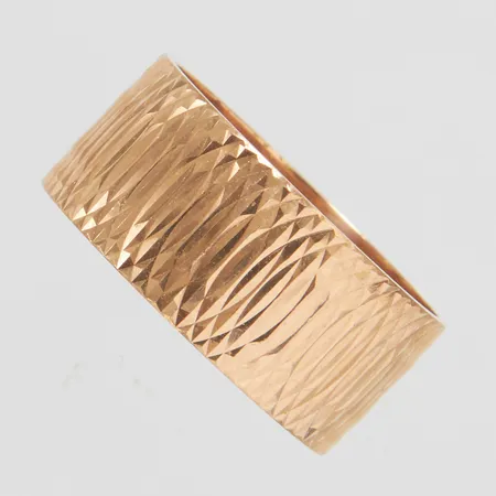 Ring, mönsterdekor, stl 17¼, bredd 8,7mm, ryska stämplar, roséguld, 14K Vikt: 4,7 g