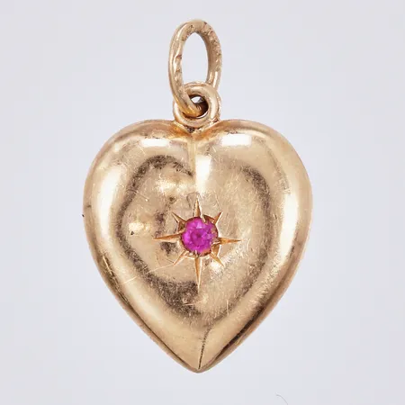Hänge Hjärta, längd: ca 1,9cm, bredd: ca 12mm, bucklig, 18K Vikt: 1 g
