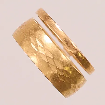 Ringar 2st, graverade, 18K 9,3g.
