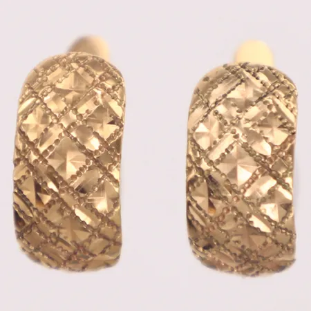 Ett par örhängen med mönster, längd 14,8mm, bredd 7,3mm, 14K  Vikt: 2,7 g