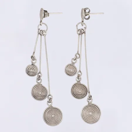 Ett par örhängen, höjd 70mm, ostämplat silver Vikt: 5,2 g